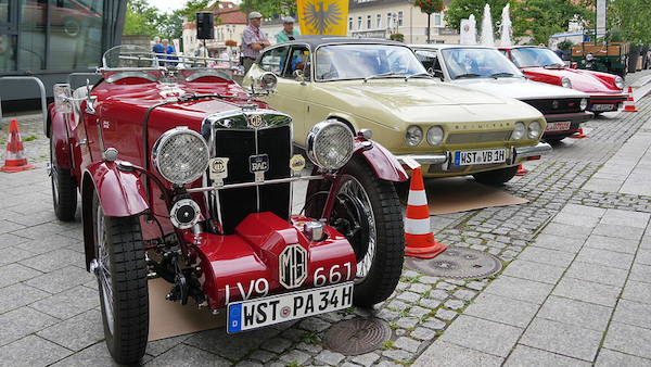 verschiedene Autos Mitfahrgelegenheit Classic Car Charity 2025 in Bad Zwischenahn